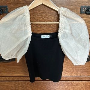 Vestique size small black and cream puffed sleeve crop top